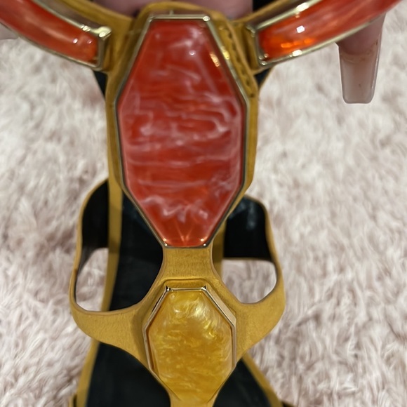 Heels - Picture 2 of 3